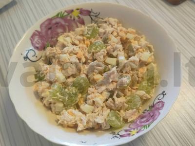 Vištienos ir vynuogių salotas pagrindine nuotrauka