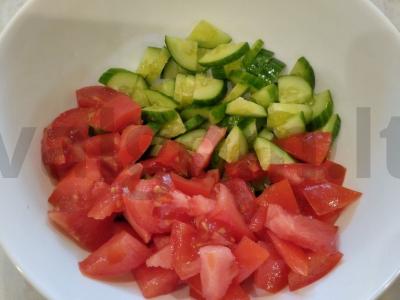 Skani salotos su pttim, daržovėmis ir žolelėmis Žingsnis 2