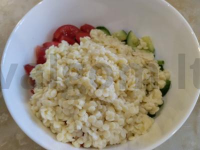 Skani salotos su pttim, daržovėmis ir žolelėmis Žingsnis 3