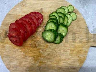 Vištienos kotletų, sūrio ir daržovių burgeris Žingsnis 3