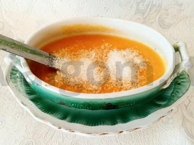 Moliūgų sriuba su kokosų drožlėmis pagrindine nuotrauka