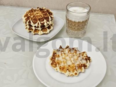 Rizinių miltų ir kondensuoto pieno vafliai pagrindine nuotrauka