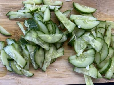 Šviežių kopūstų salotos su žirneliais Žingsnis 2