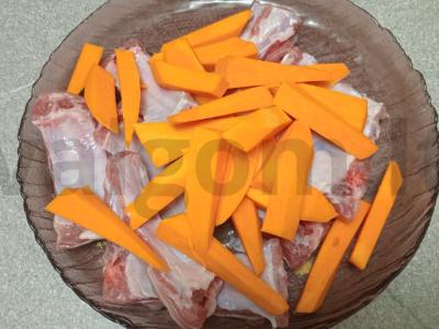 Kiaulienos šonkauliukai, kepti su moliūgu Žingsnis 3