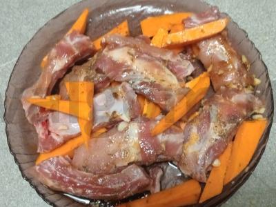 Kiaulienos šonkauliukai, kepti su moliūgu Žingsnis 4