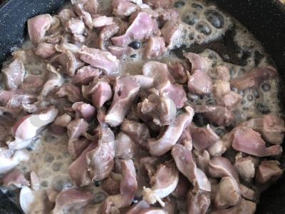 Troškinti vištienos skrandžiai su quinoa Žingsnis 2