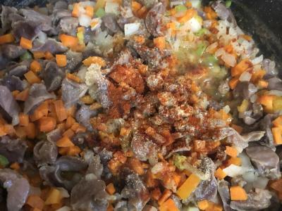 Troškinti vištienos skrandžiai su quinoa Žingsnis 5