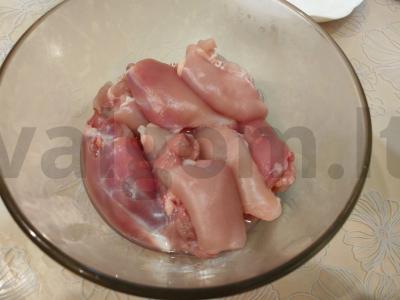 Vištienos ritinėliai su dešra, korėjietiška morkų salotomis ir sūriu Žingsnis 1