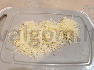 Vištienos ritinėliai su dešra, korėjietiška morkų salotomis ir sūriu Žingsnis 10