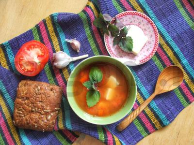 Bulvių sriuba su sūriu ir pomidorų pasta pagrindine nuotrauka