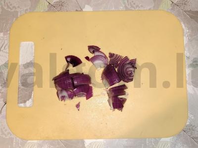 Silpnai sūdyta silkė ant bulvių pagalvėlės, keptos su rozmarinu ir granatų druska Žingsnis 4