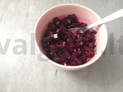 Burokėlių salotas „Skonio ryškumas“ Žingsnis 8