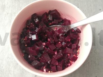 Burokėlių salotas „Skonio ryškumas“ pagrindine nuotrauka