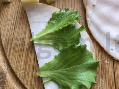 Vištienos ritinėlių užkandis su alyvuogėmis Žingsnis 3