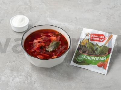 Klasikinis boršas su jautiena pagrindine nuotrauka