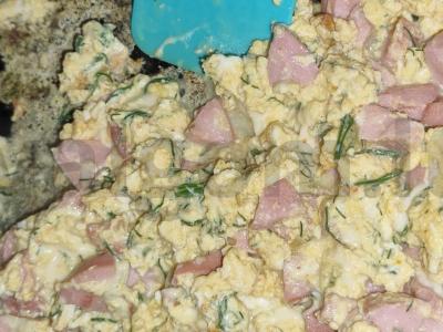 Greitas omletas su dešrelėmis ir sūriu pagrindine nuotrauka