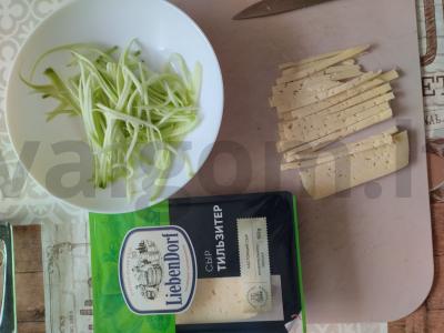 Cukinijų salotas su sūriu ir raudonąja žuvimi Žingsnis 3