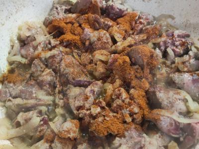 Vištienos kepenėlės grietinėlės padaže Žingsnis 3