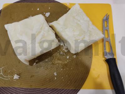 Varškės sūris iš kefyro su česnaku ir krapais Žingsnis 1