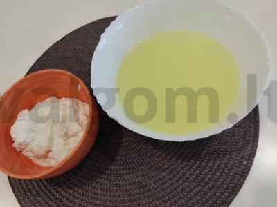 Varškės sūris iš kefyro su česnaku ir krapais Žingsnis 3