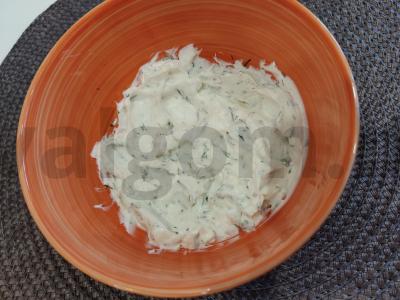 Varškės sūris iš kefyro su česnaku ir krapais pagrindine nuotrauka