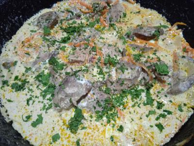 Vištienos kepenėlės su morkomis grietinėje Žingsnis 6