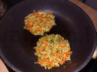 Cukinijų ir avokadų blynai Žingsnis 4