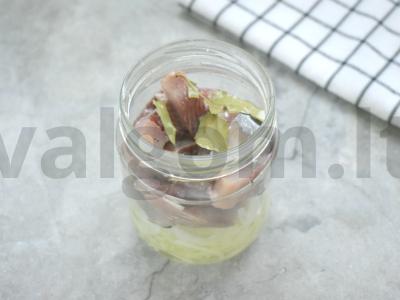 Silkė su svogūnais stiklainyje Žingsnis 4