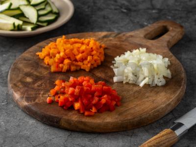 Kuskusas su jūros gėrybėmis ir daržovėmis Žingsnis 1