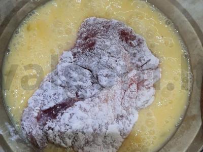 Kiaulienos šnicelis tešloje Žingsnis 6