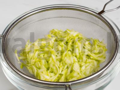 Cukinijų duona su sūriu Žingsnis 1