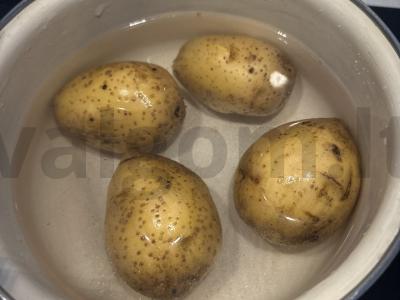 Silkė po šubėmis iš daržovių ir kiaušinių Žingsnis 1