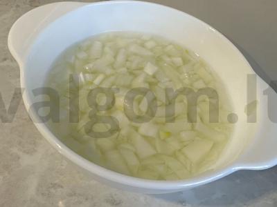 Silkė po šubėmis iš daržovių ir kiaušinių Žingsnis 2