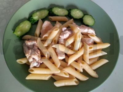 Makaronai su vištiena česnako padaže pagrindine nuotrauka