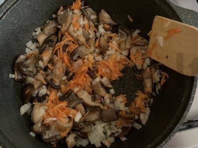 Troškinta bulvė su kopūstais ir grybais Žingsnis 1