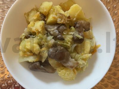 Troškinta bulvė su kopūstais ir grybais pagrindine nuotrauka