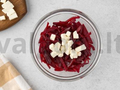 Salotas „Gražuolė“ su sūriu ir feta Žingsnis 5