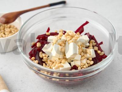 Salotas „Gražuolė“ su sūriu ir feta Žingsnis 6