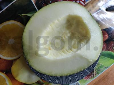 Melonų salotos su vištiena ir unagi padažu Žingsnis 1