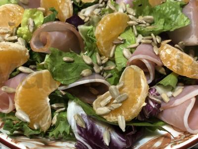 Salotos su mandarinų pagrindine nuotrauka