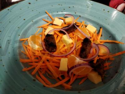 Salotas „Saulėtas“ su kiaulienos kepenimis ir mandarinų Žingsnis 6