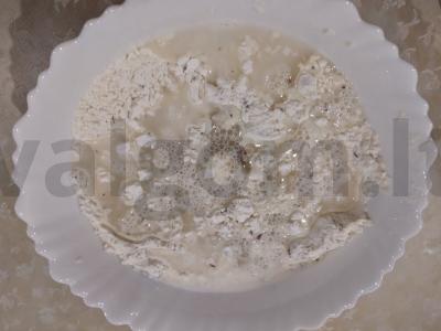 Kvapnus duona su sėklomis keptuvėje Žingsnis 2