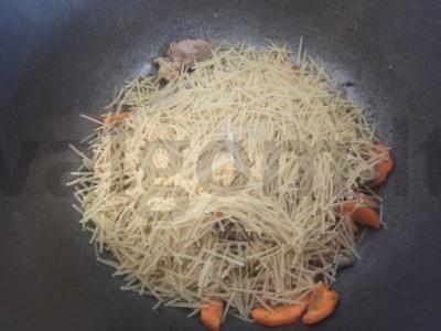 Makaronai su kalakutiena pagal kazachų receptą Žingsnis 4