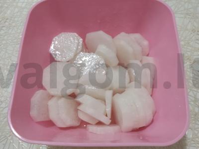 Rutabaga su aliejumi ir medumi pagrindine nuotrauka