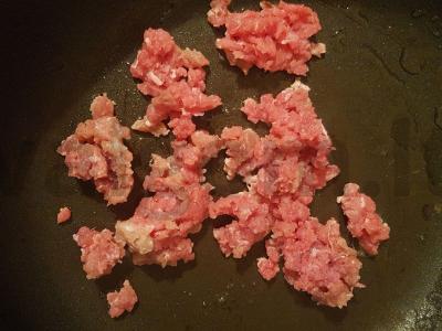 Maistingas kiaušinių blynas su faršu ir pomidorais Žingsnis 1