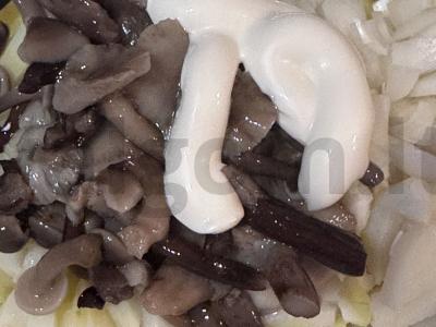 Salotas „Žiemos vakaras“ su marinuotais grybais Žingsnis 4