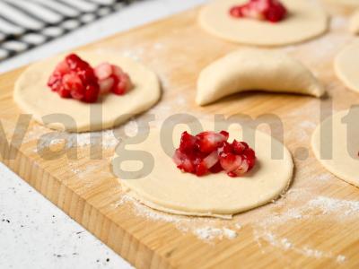 Patingėlių virtinukai su braškėmis Žingsnis 3