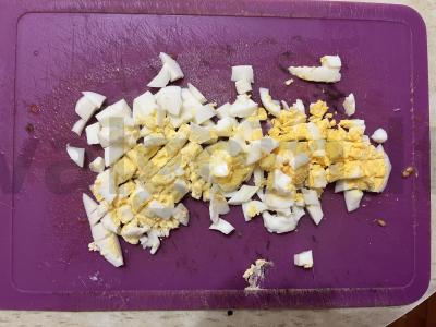 Sotūs salotas su dešrainių sūriu ir svanų druska Žingsnis 9