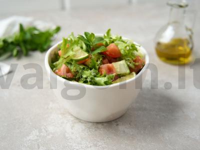 Salotas su mėtomis ir limonu pagrindine nuotrauka