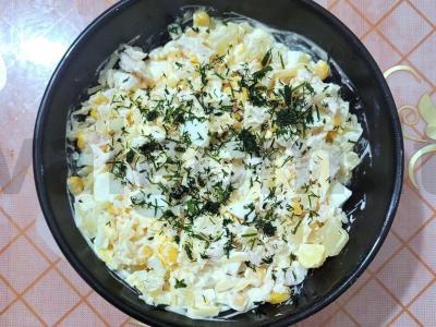 Salotas „Linda“ su vištienos krūtinėle pagrindine nuotrauka